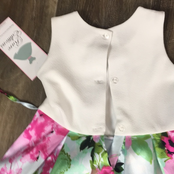 Beautiful girls rare edition new dress - Picture 7 of 7